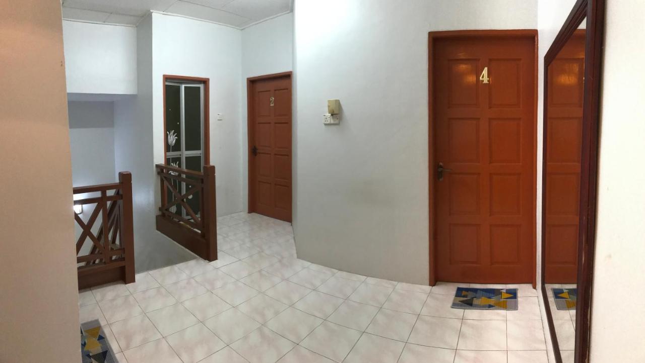 Ruhani Homestay 3 Kb - 4 Bedroom Fully Airconditioned With Wifi & Netflix コタバル エクステリア 写真