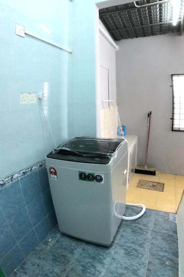 Ruhani Homestay 3 Kb - 4 Bedroom Fully Airconditioned With Wifi & Netflix コタバル エクステリア 写真