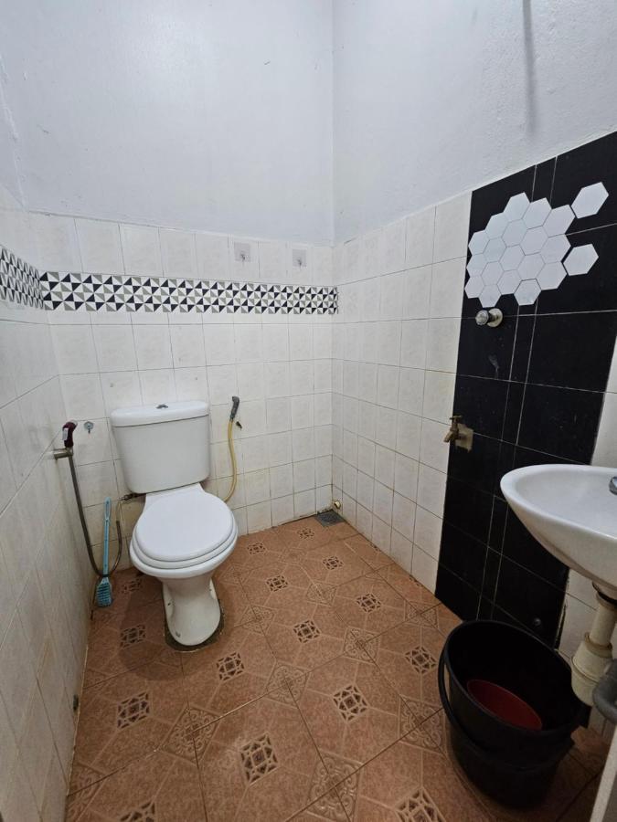 Ruhani Homestay 3 Kb - 4 Bedroom Fully Airconditioned With Wifi & Netflix コタバル エクステリア 写真