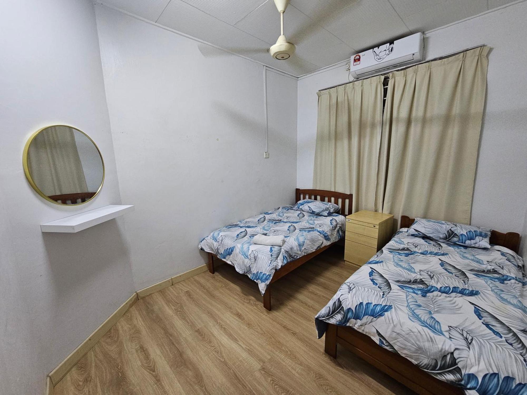 Ruhani Homestay 3 Kb - 4 Bedroom Fully Airconditioned With Wifi & Netflix コタバル エクステリア 写真