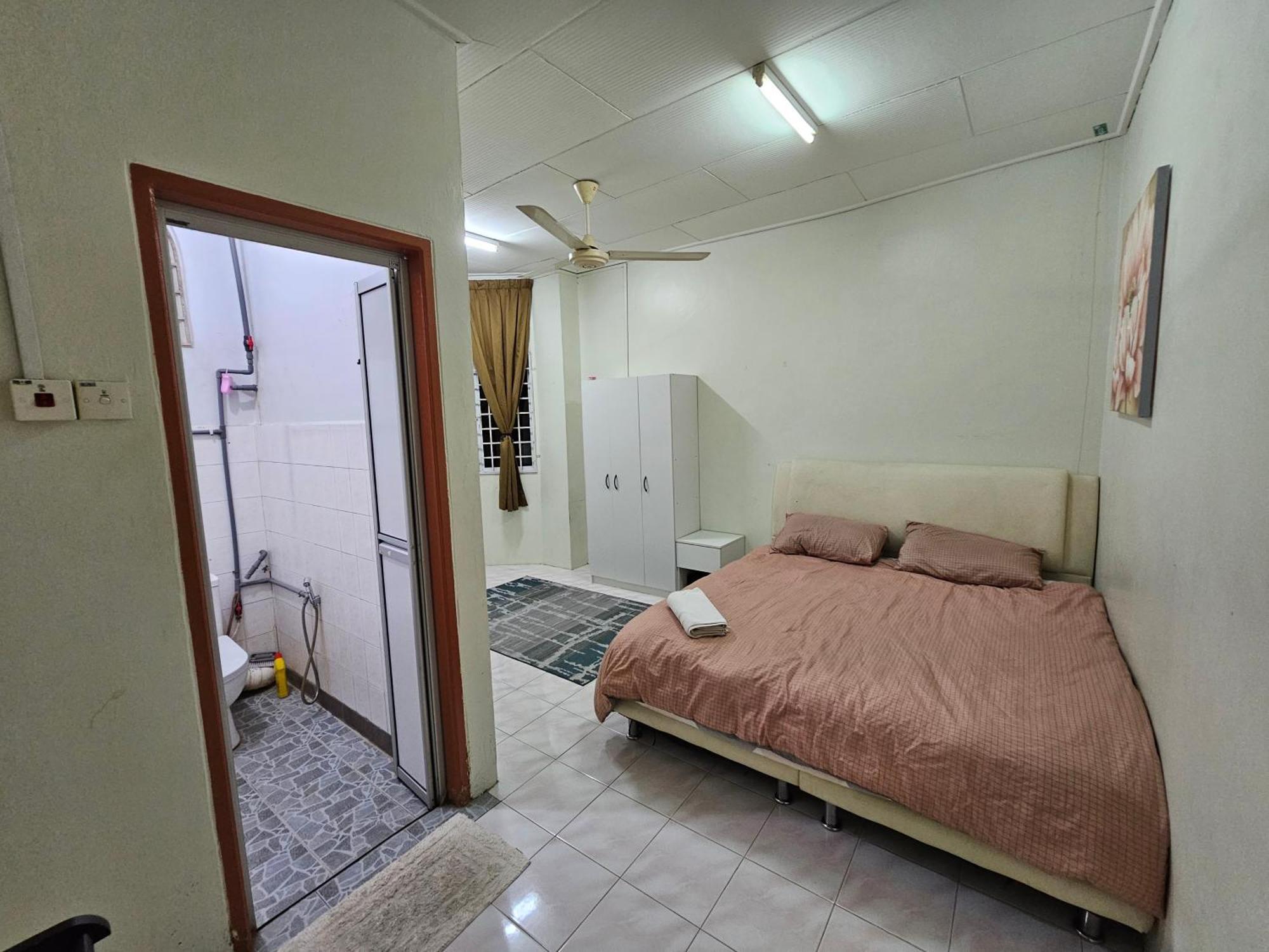 Ruhani Homestay 3 Kb - 4 Bedroom Fully Airconditioned With Wifi & Netflix コタバル エクステリア 写真