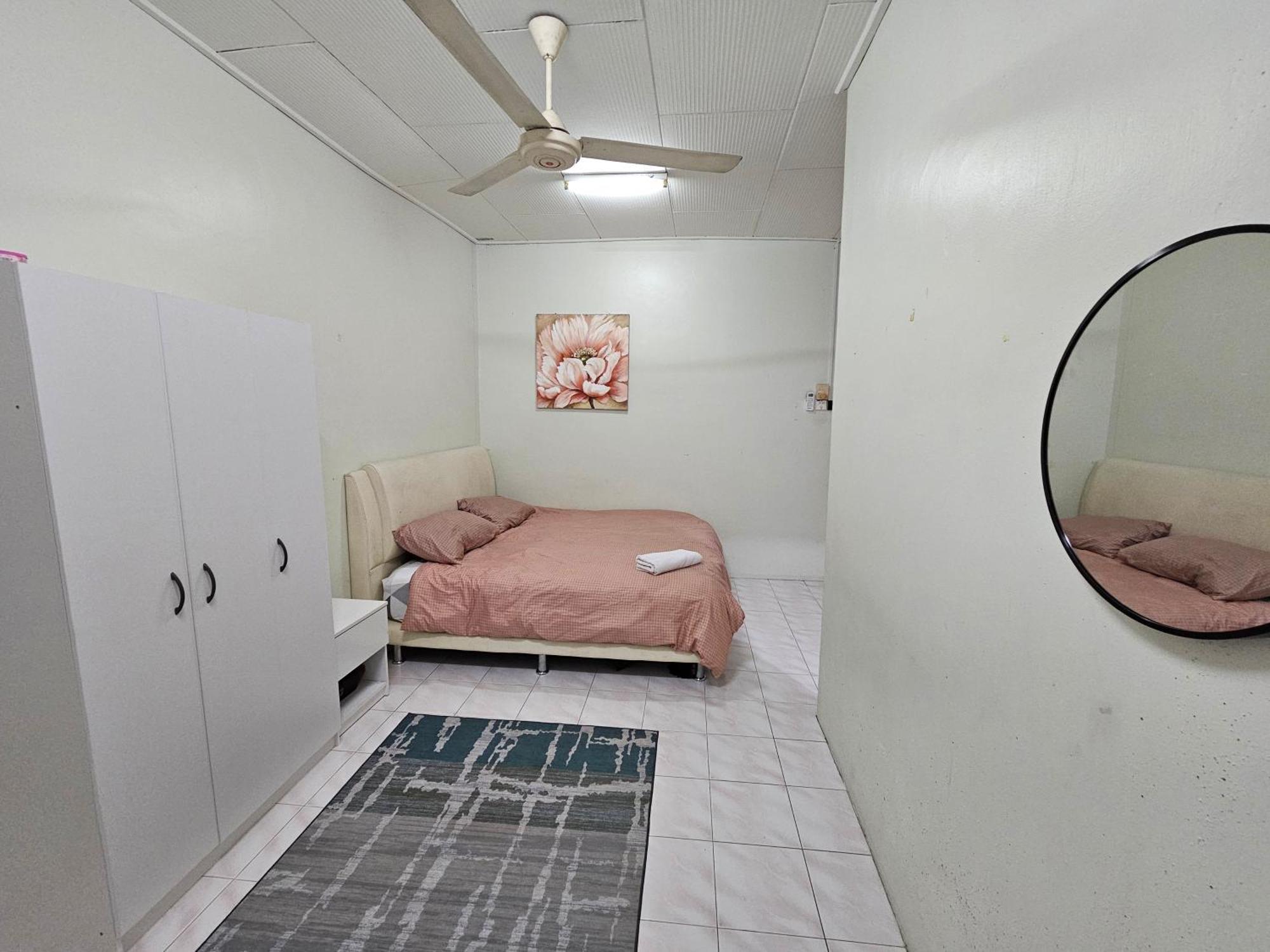 Ruhani Homestay 3 Kb - 4 Bedroom Fully Airconditioned With Wifi & Netflix コタバル エクステリア 写真