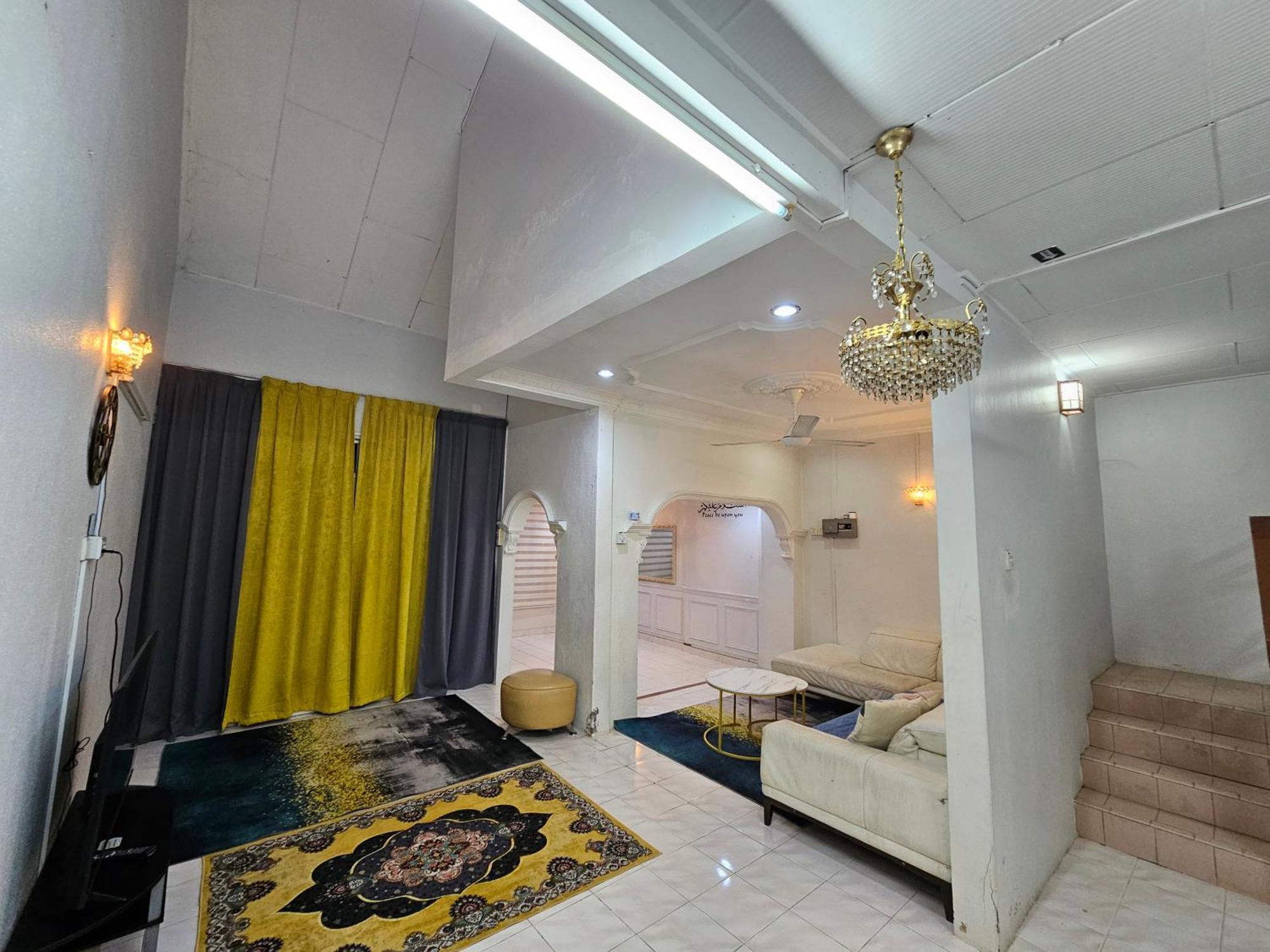 Ruhani Homestay 3 Kb - 4 Bedroom Fully Airconditioned With Wifi & Netflix コタバル エクステリア 写真