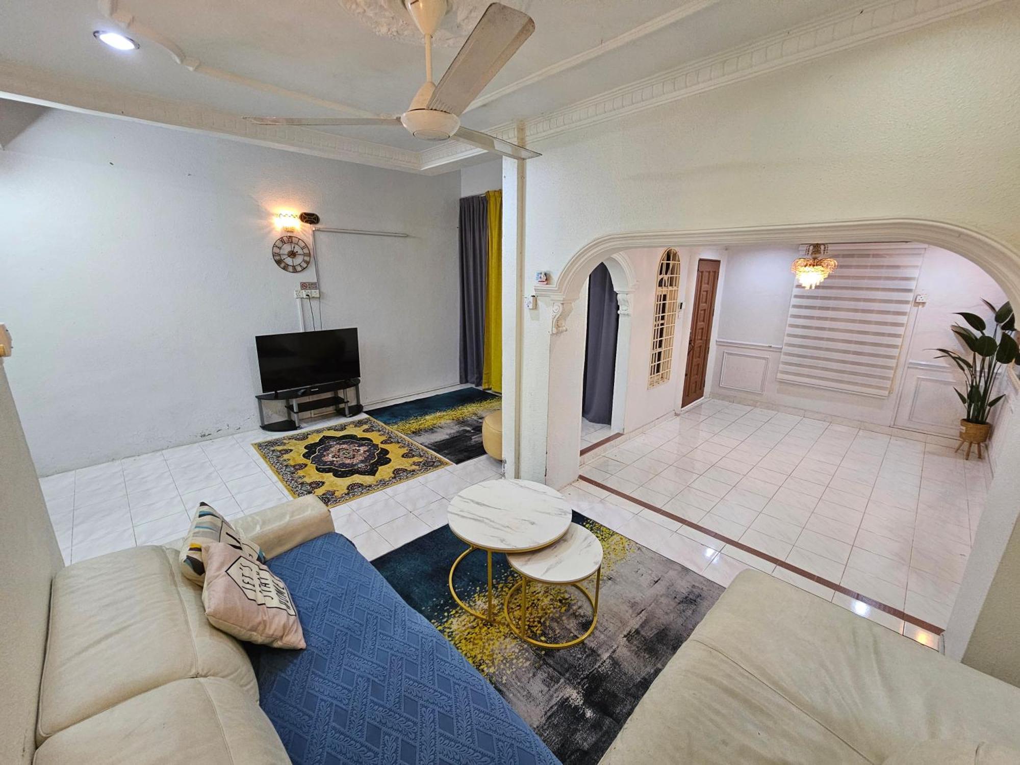 Ruhani Homestay 3 Kb - 4 Bedroom Fully Airconditioned With Wifi & Netflix コタバル エクステリア 写真