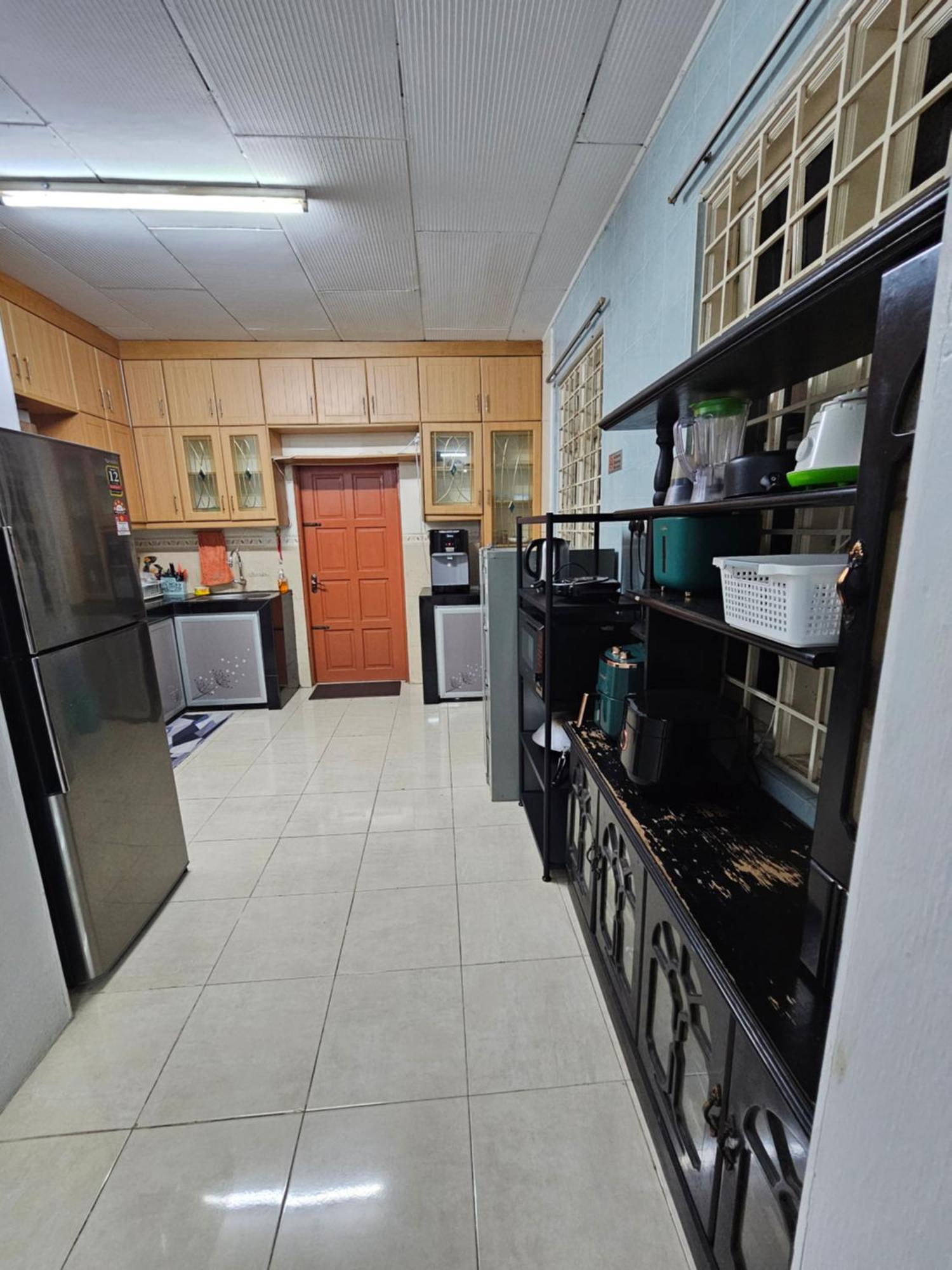 Ruhani Homestay 3 Kb - 4 Bedroom Fully Airconditioned With Wifi & Netflix コタバル エクステリア 写真