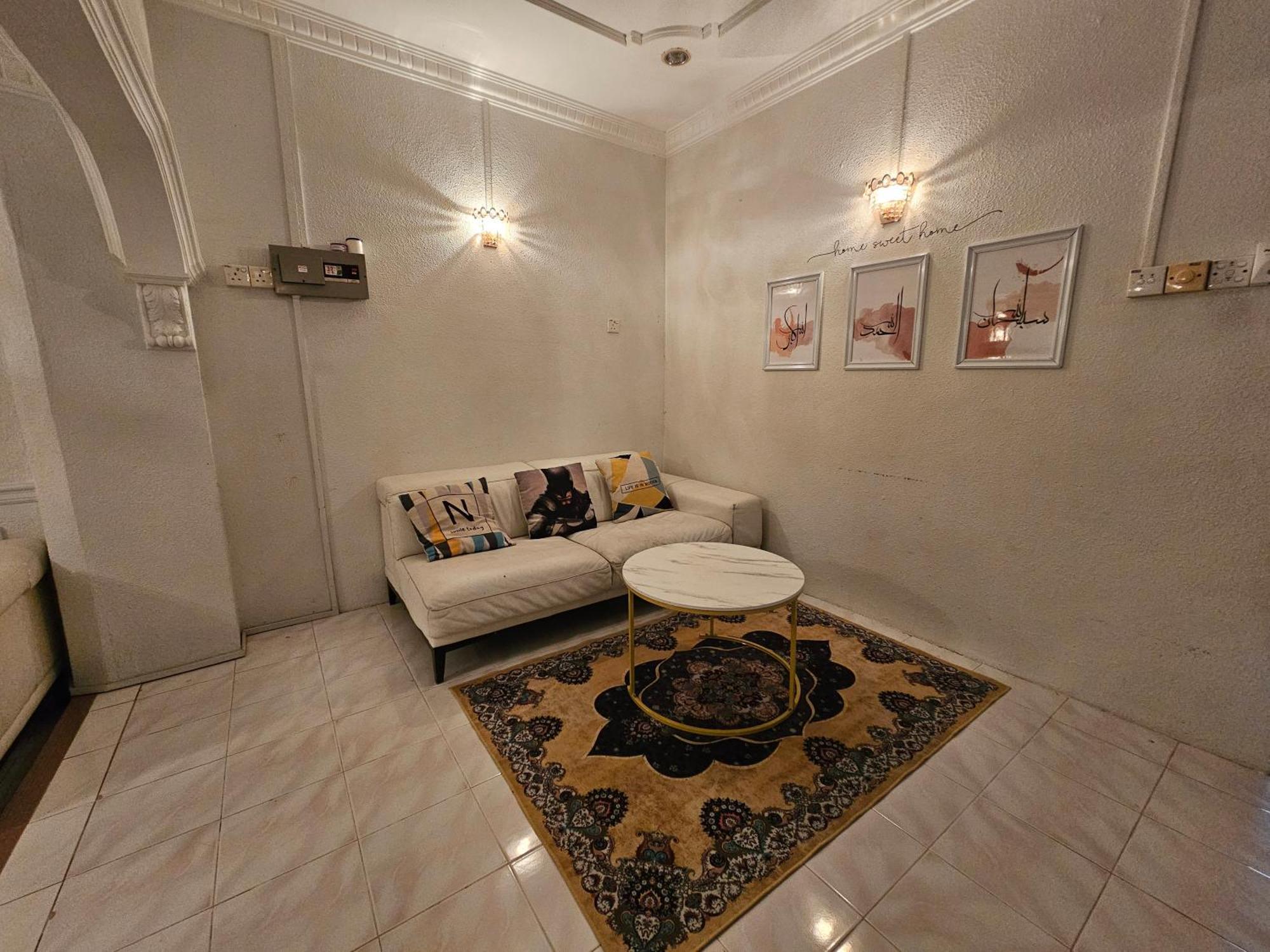 Ruhani Homestay 3 Kb - 4 Bedroom Fully Airconditioned With Wifi & Netflix コタバル エクステリア 写真